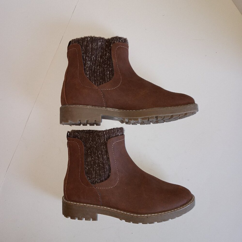 New condition St. John's Bay Delvin Block Heel Booties ‎ Size 8 rich brown color